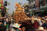 Bouddha passant dans les rue pour que l on puisse arroser d eau, Sonkran Festival