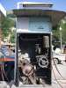 Pompe a essence fonctionnant a manivelle