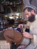 Fabriquant de Topi, chapeau traditionnel, Chitral