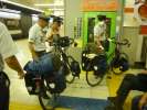Arrivee sur Tokyo et sortie avec escort de la police