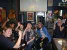 Dans un bar avec amis de Tatsuya