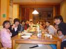 Miyo Tanaka, Nanoko Senba, Juri Ichinose, Madhsdan Shuresta, Satoshi Tanaka, Hatsuyo Semba, Riz Tanaka, Tadako Tanaka, Gerry, Marta, Shino Tanaka, Tsukasa Nagai, Shizuka et Shiho Nagai et  May le chat