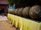 Boules recouverte de feuilles d or pour le Songkran (Nouvel An bouddhique ou festival des eaux)