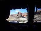Caterpillar deblayant la route 