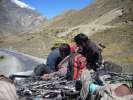 Sur le toit du bus pour passer le Rothang