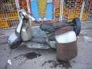 Livraison de glace en scooter